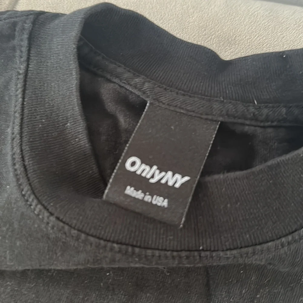 T shirt - Picture 3 of 3